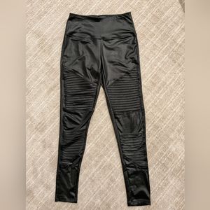 Women black leggings size small